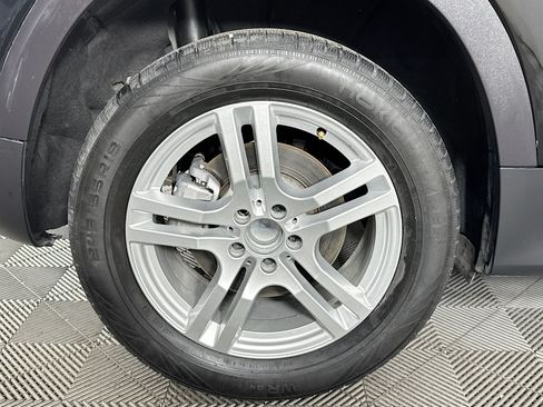 Used 2023 Mercedes-Benz GLB 250 w/ Premium Package image 52
