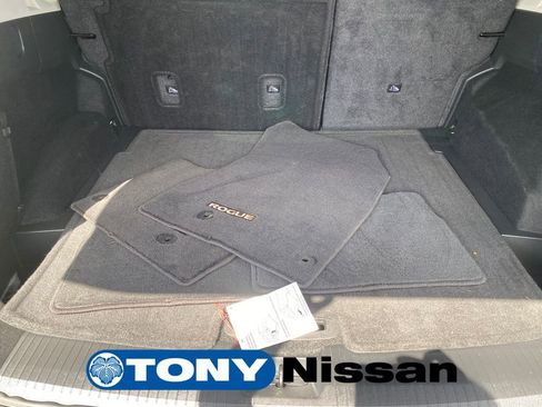 Used 2023 Nissan Rogue SV FWD image 11