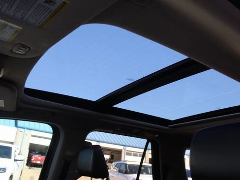 Used 2022 Ford Expedition XLT image 11