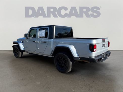 Used 2023 Jeep Gladiator Overland AWD/4WD image 5