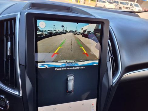 Used 2022 Ford Edge Titanium image 18