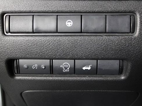 Certified 2025 Nissan Rogue SV image 24