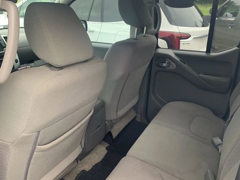 Used 2018 Nissan Frontier SV AWD/4WD image 8