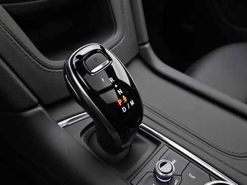 New 2025 Cadillac XT6 Luxury image 32