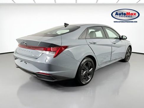 Used 2023 Hyundai Elantra Blue FWD image 2