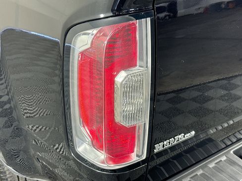 Used 2022 GMC Canyon Denali image 34