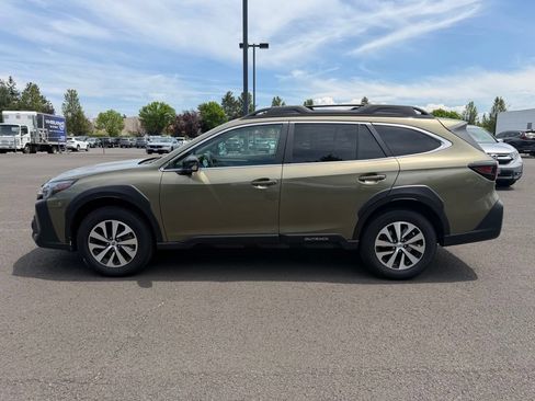 Used 2023 Subaru Outback Premium AWD/4WD image 5