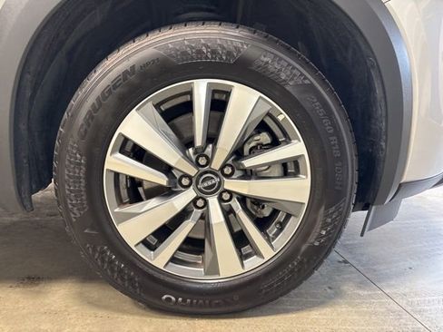 Used 2025 Nissan Pathfinder SL AWD/4WD image 11