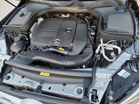 Used 2021 Mercedes-Benz GLC 300 w/ Premium Package image 8