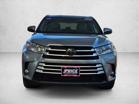 Used 2018 Toyota Highlander XLE AWD/4WD image 2