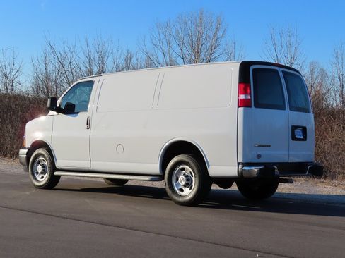 Used 2024 Chevrolet Express 2500 w/ Driver Convenience Package image 25