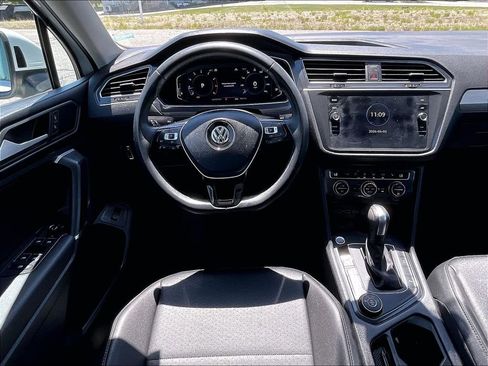 Used 2020 Volkswagen Tiguan SEL AWD/4WD image 17