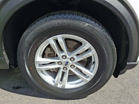 Used 2023 Ford Explorer XLT w/ Equipment Group 202A AWD/4WD image 8