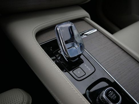 Certified 2025 Volvo XC90 B6 Ultra AWD/4WD image 20