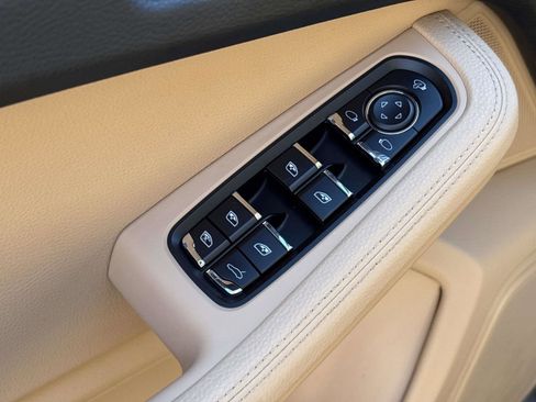 Used 2022 Porsche Macan image 14