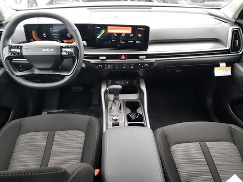 New 2026 Kia Sorento LX FWD image 10