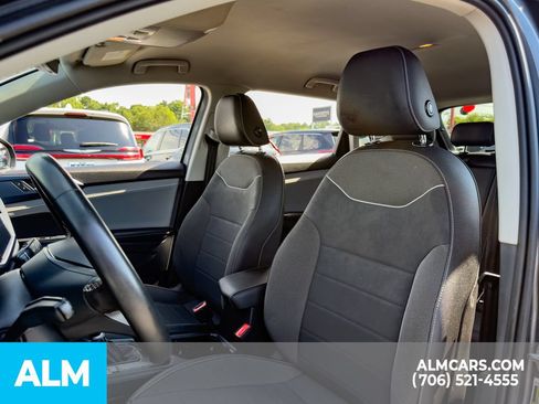 Used 2024 Volkswagen Taos SE FWD image 6