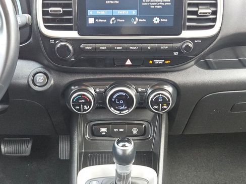Used 2025 Hyundai Venue SEL FWD image 21