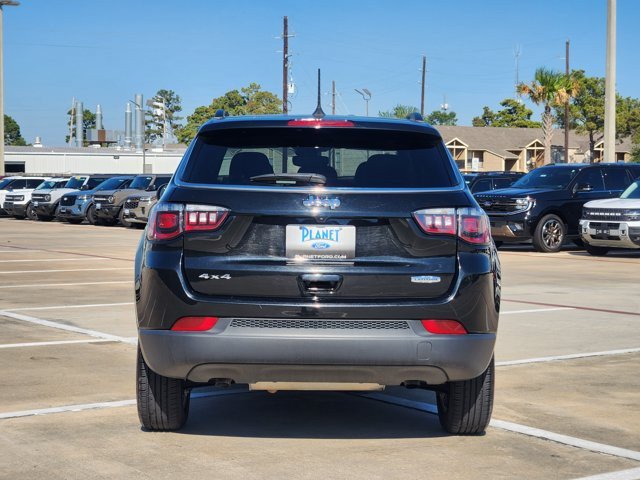 Used 2024 Jeep Compass Latitude AWD/4WD image 6