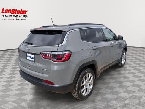 Used 2024 Jeep Compass Latitude AWD/4WD image 5