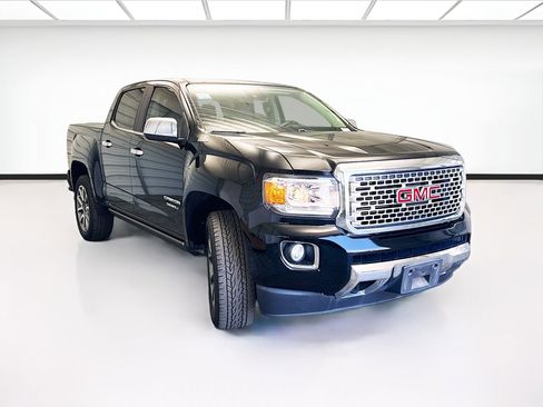 Used 2017 GMC Canyon Denali image 3