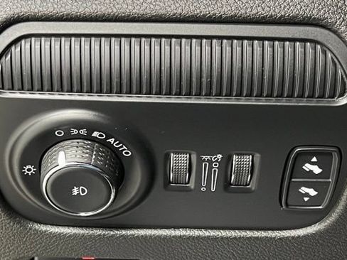 Used 2023 Jeep Wagoneer Series II w/ Convenience Group I AWD/4WD image 32