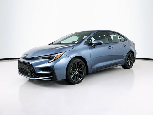 Used 2026 Toyota Corolla SE FWD image 3