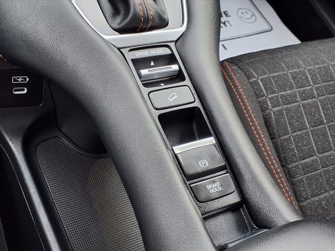 Used 2025 Honda HR-V Sport image 9