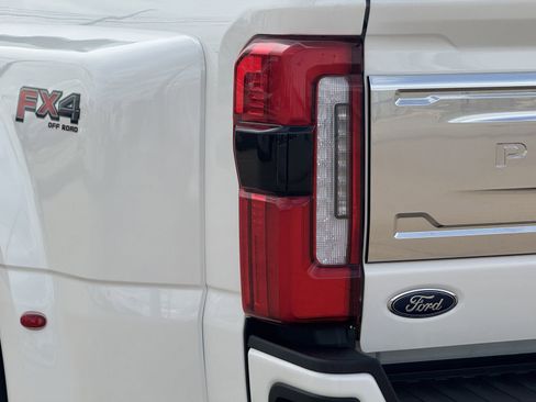Used 2024 Ford F450 Platinum w/ FX4 Off-Road Package AWD/4WD image 13