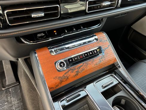 New 2025 Lincoln Aviator Black Label w/ Jet Appearance Package image 24