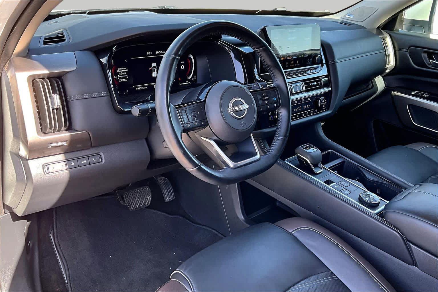 Used 2024 Nissan Pathfinder Platinum w/ Cargo Package AWD/4WD image 18