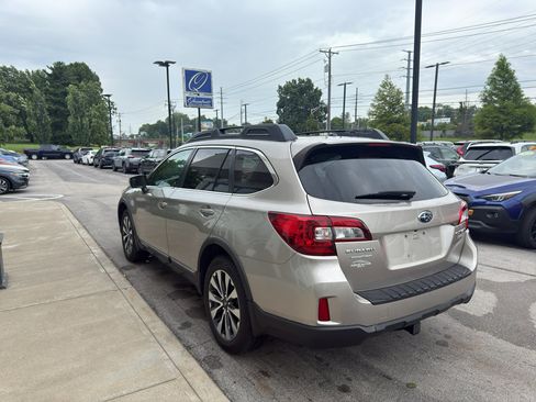 Used 2015 Subaru Outback 2.5i Limited AWD/4WD image 5