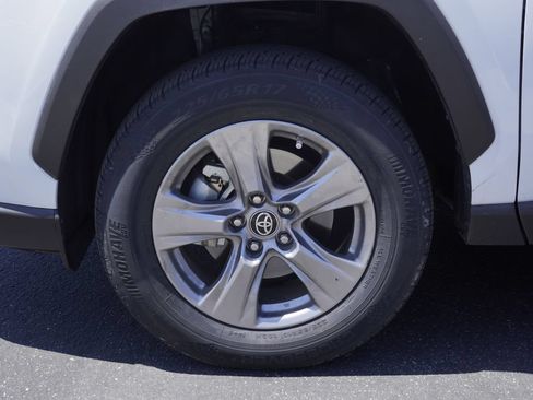 Used 2024 Toyota RAV4 LE AWD/4WD image 7