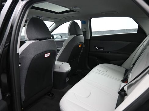 Used 2025 Hyundai Elantra Limited FWD image 28
