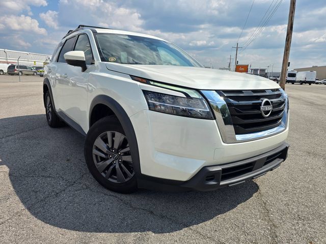 Used 2022 Nissan Pathfinder SV AWD/4WD image 1