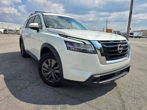 Used 2022 Nissan Pathfinder SV AWD/4WD image 1