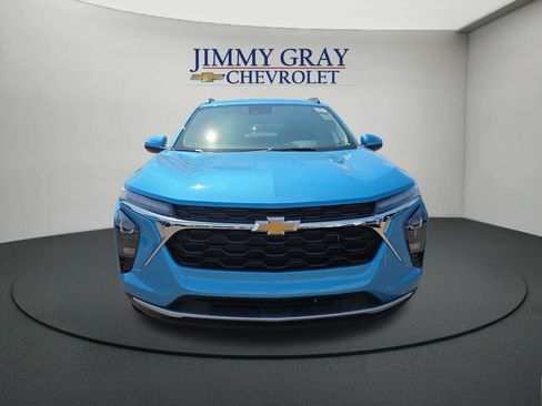 New 2026 Chevrolet Trax LT w/ Driver Confidence Package FWD image 8