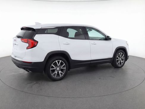 Used 2023 GMC Acadia SLT FWD image 9