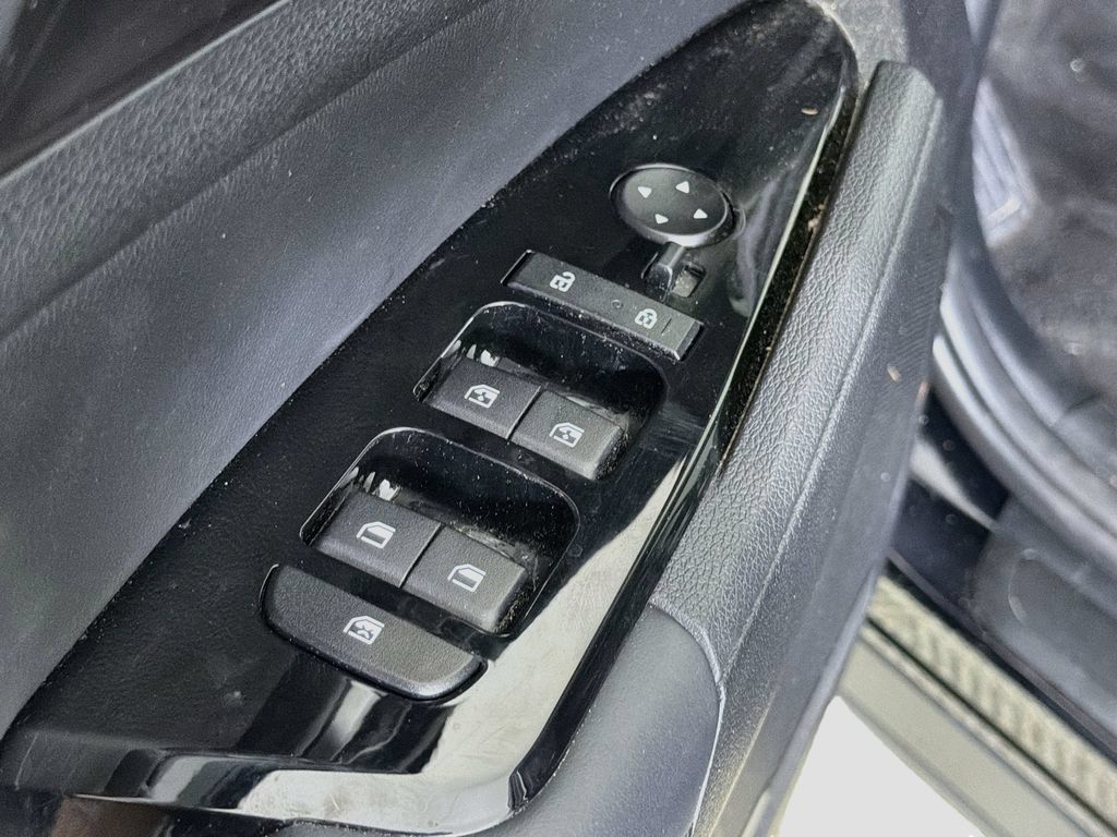 Used 2025 Kia Sportage EX w/ Premium Package FWD image 23