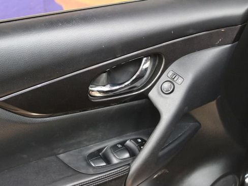 Used 2019 Nissan Rogue SV AWD/4WD image 13
