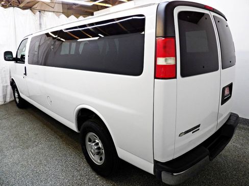 Used 2016 Chevrolet Express 3500 LS w/ Chrome Appearance Package RWD image 4
