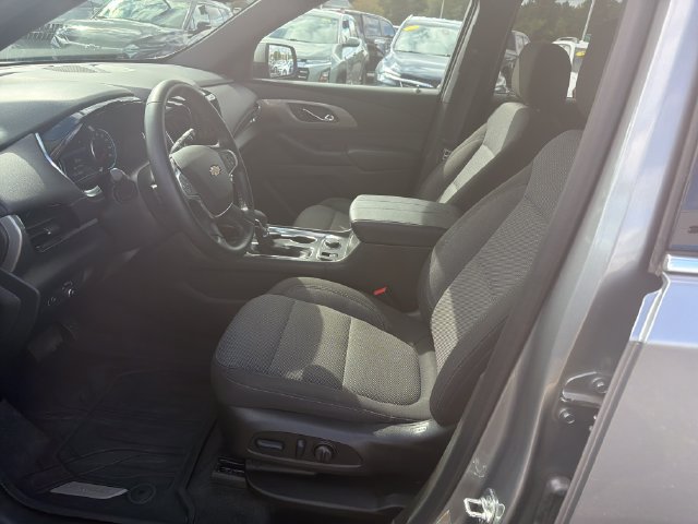 Used 2023 Chevrolet Traverse LT w/ Rear Camera Mirror Package AWD/4WD image 11