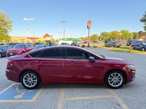 Used 2020 Ford Fusion SE FWD image 4