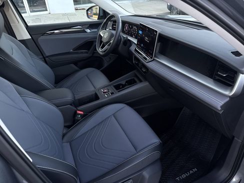New 2026 Volkswagen Tiguan SE image 29