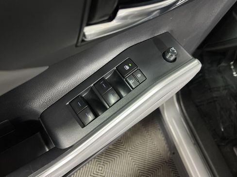 Used 2023 Toyota Highlander XLE FWD image 15
