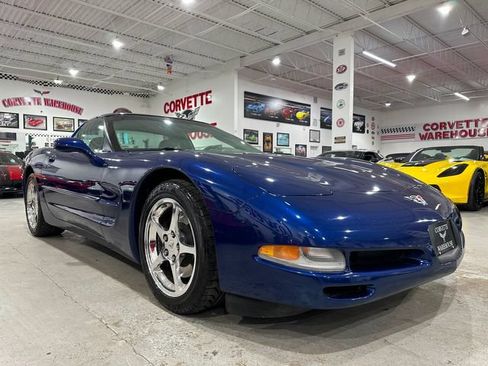 Used 2004 Chevrolet Corvette Coupe w/ Preferred Equipment Group RWD image 5
