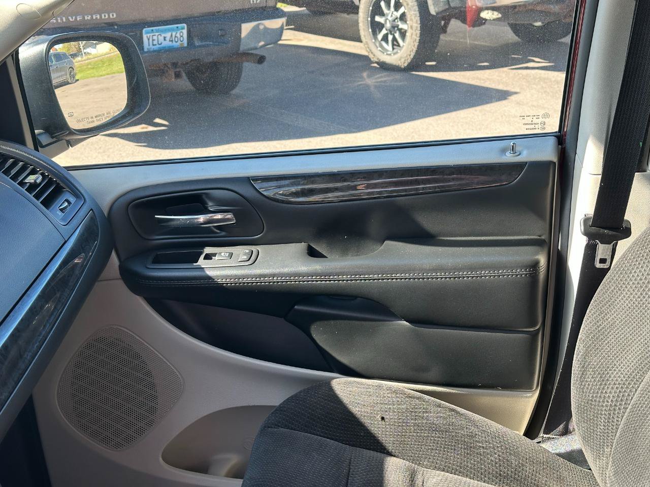 Used 2018 Dodge Grand Caravan SE w/ UConnect Hands-Free Group FWD image 15