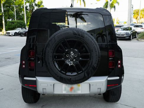 Used 2025 Land Rover Defender 110 S image 7