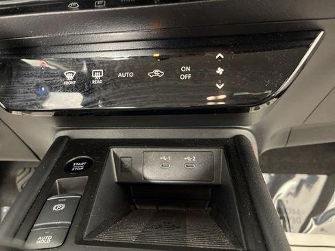Used 2025 Nissan Kicks SR FWD image 23