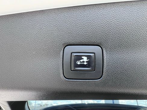 Used 2021 Chevrolet TrailBlazer RS w/ Sun and Liftgate Package FWD image 12